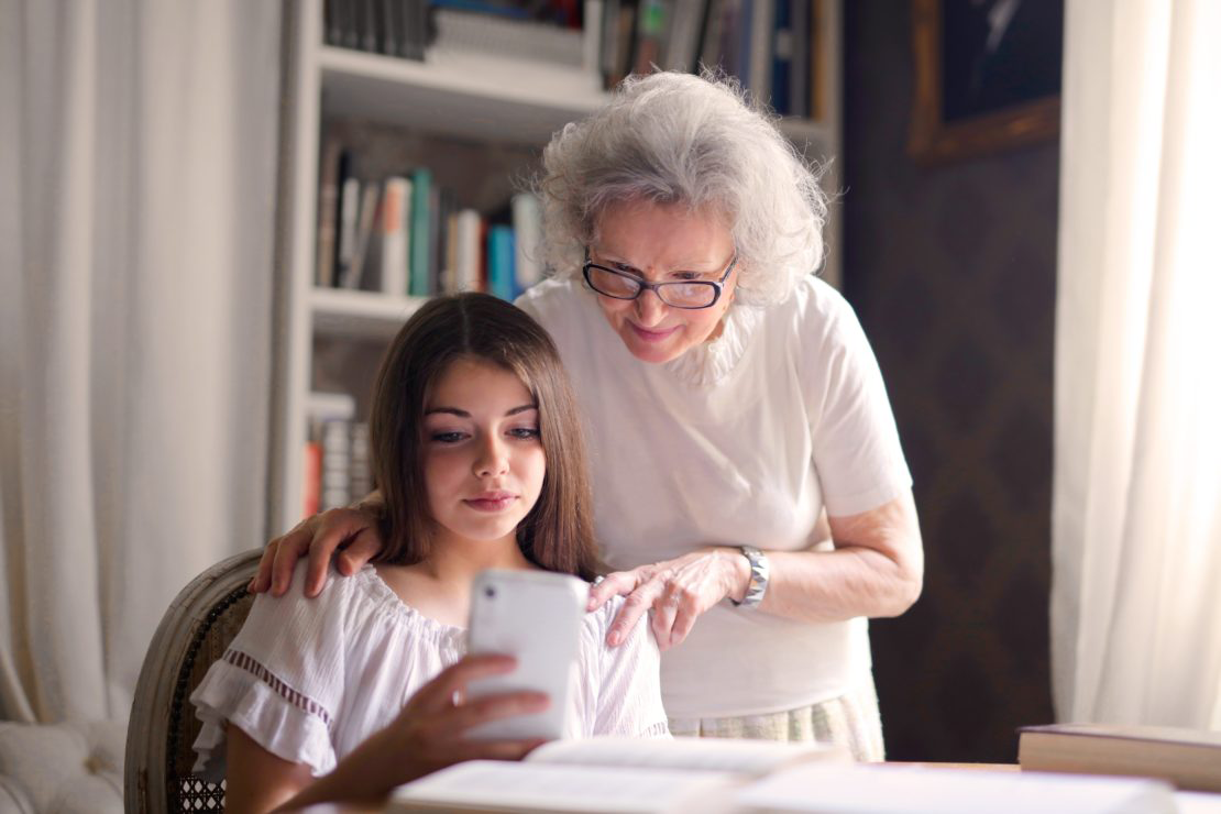 Enkeltrick: 4 Tipps, wie Großeltern nicht in die Telefonfalle tappen